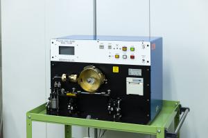 静電気（摩擦帯電圧）測定機の外観